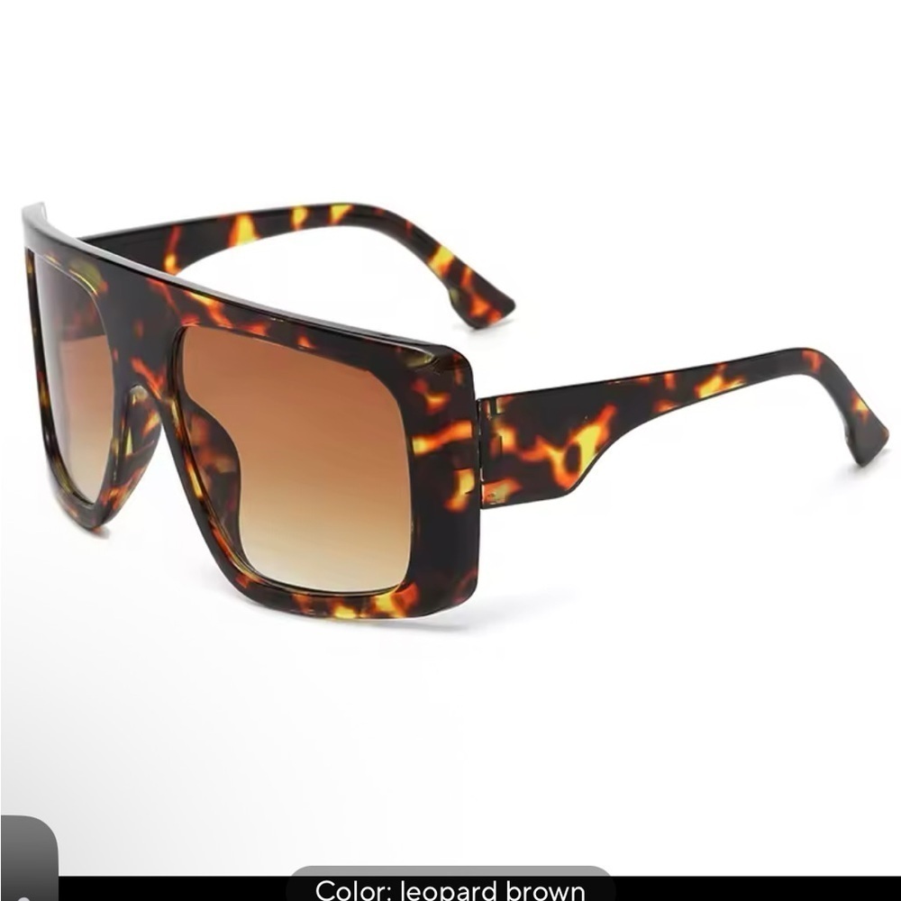 Tortoise Shell Oversized Sunglasses
0397